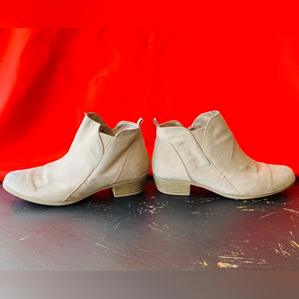 Arizona Suede Bootie Boots. Size 9 1/2 Wide. Zipper Side. Wear Noted on Pics.